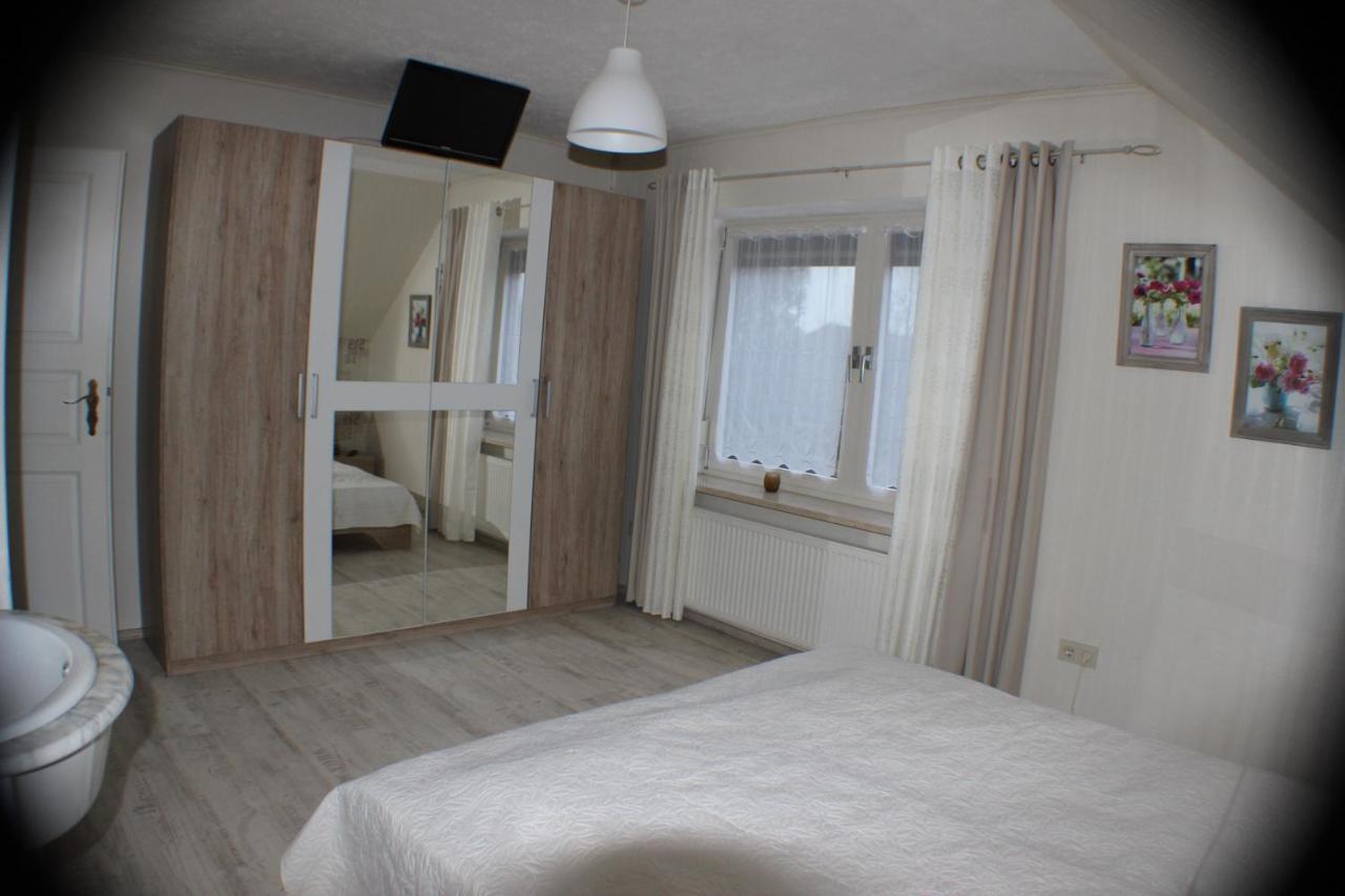 Ferienhaus Abbi Mit Schwimmbad Und Fitness Fur 8 Personen, Strand, Norddeich Apartment Hage Exterior photo